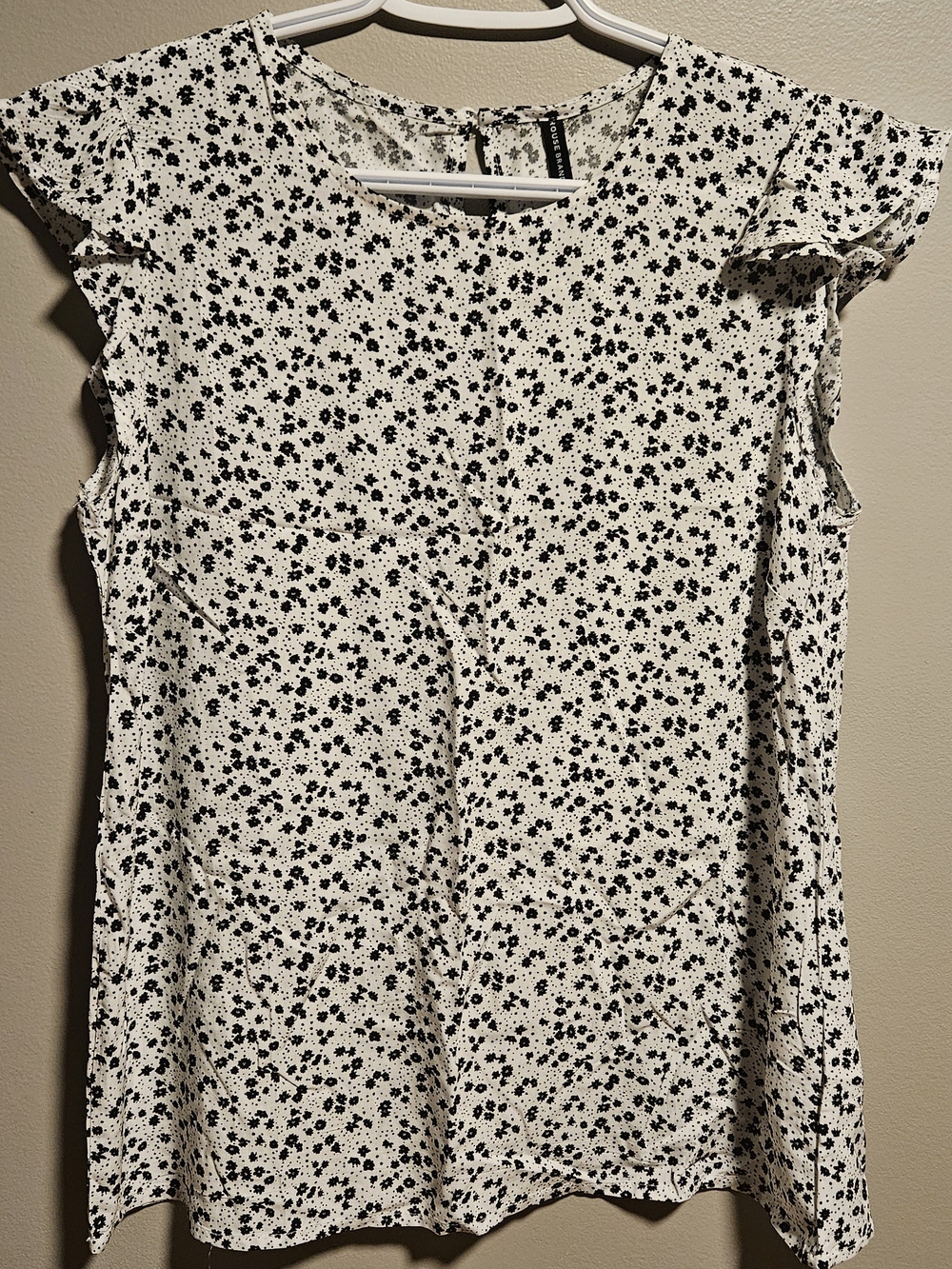 Women’s White Floral Cap-Sleeve Top